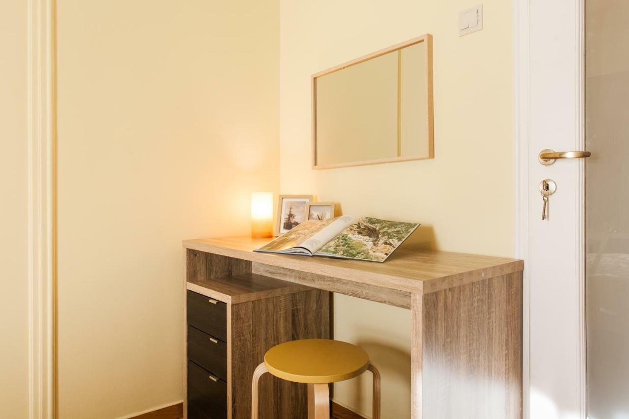 Private Central View Rooms In Apartment Near To Acropolis Metro Station Atina Dış mekan fotoğraf